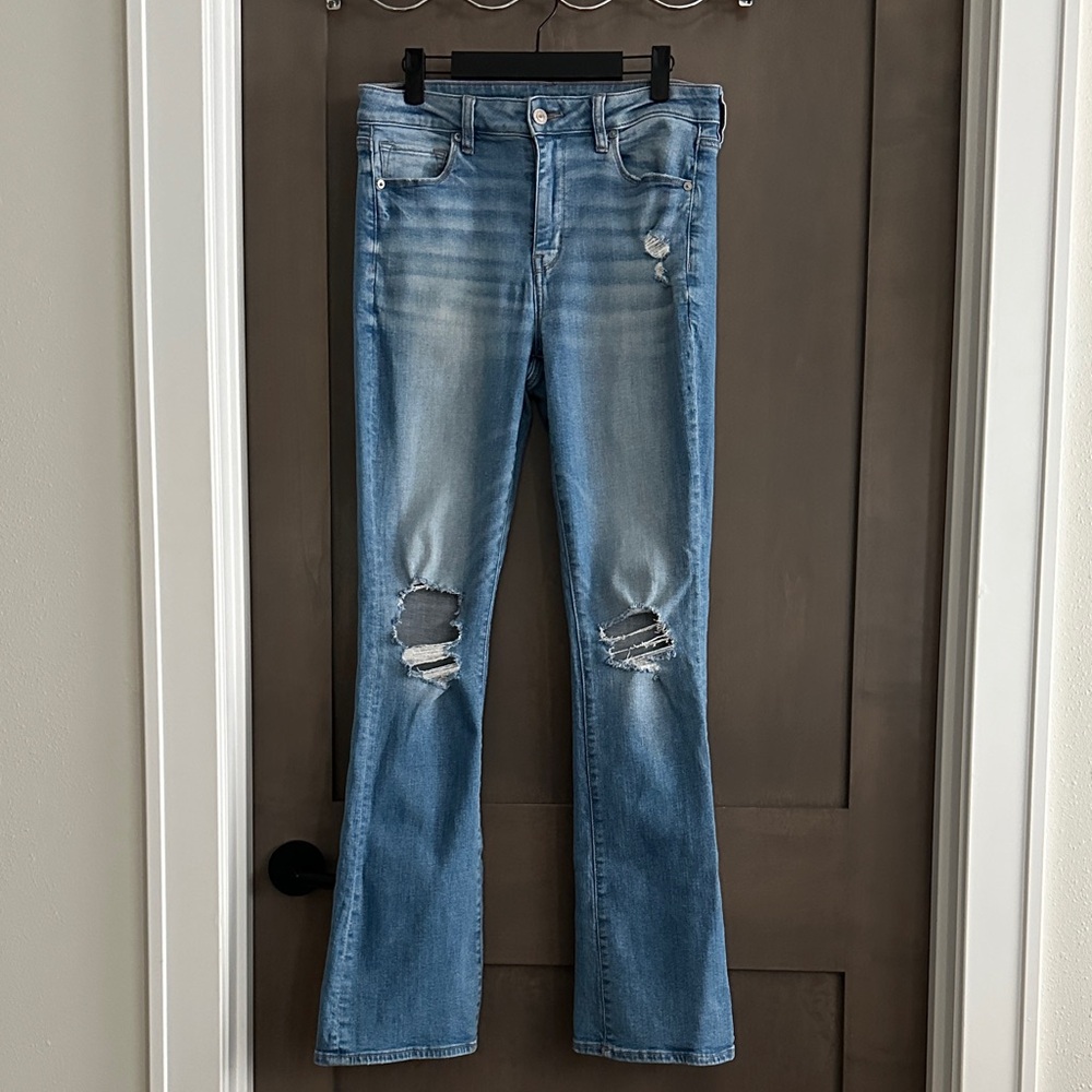 American Eagle Light Wash Distressed High Rise Skinny Kick Size 10